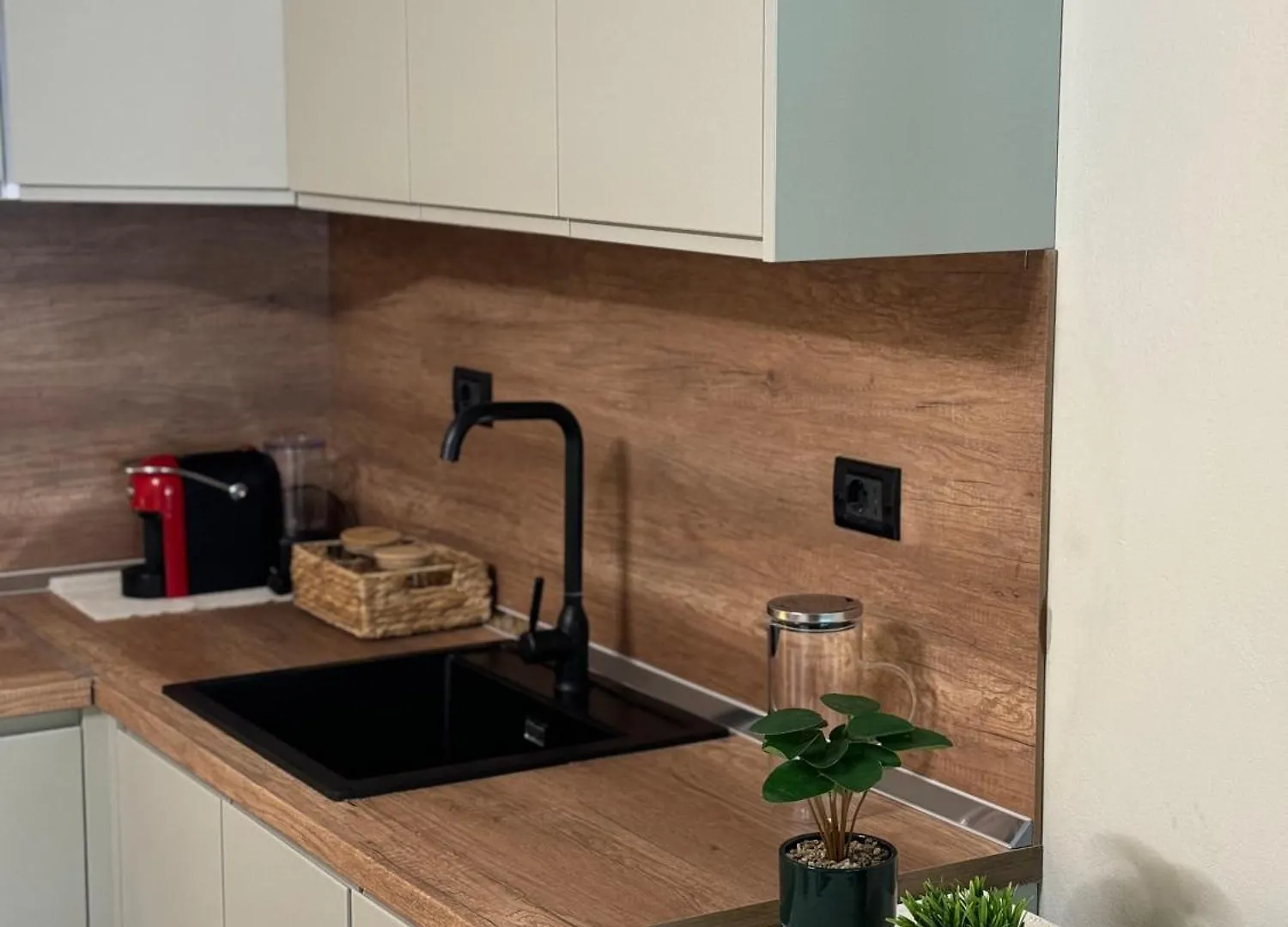 Oasis Studio Golem 0*, Golem (Tirana) Αλβανία
